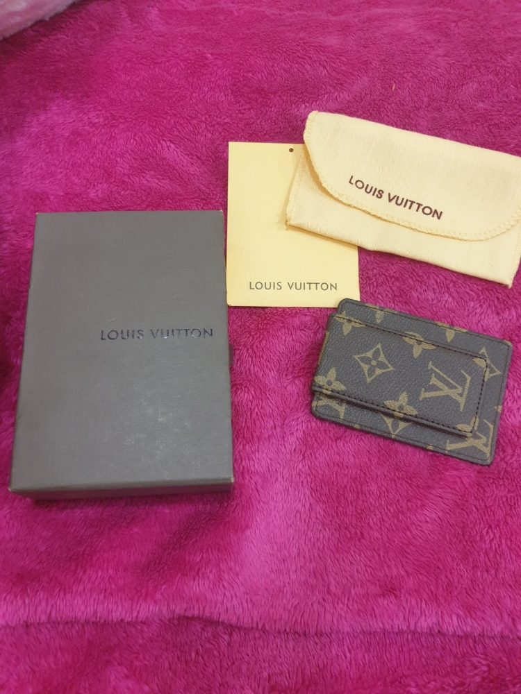 Brand new Louis Vuitton wallet (price Negotiable)